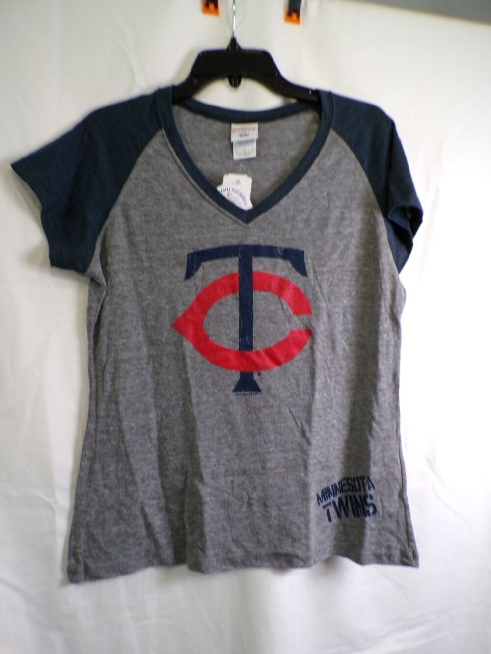 Minnesota Twins Women's V-Neck T-Shirt XL Canvas Lifestyle Gray TC Logo